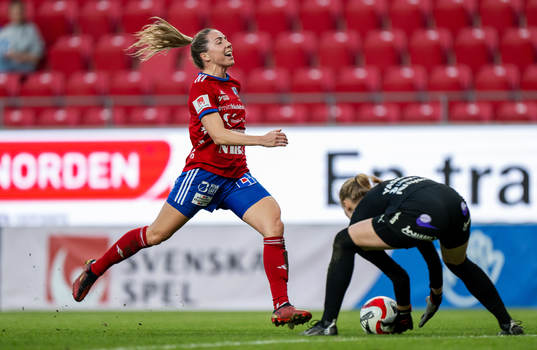 Vittsjös Clara Markstedt och Kalmars målvakt Laura