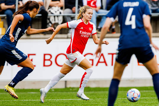 Cloé Lacasse of Arsenal