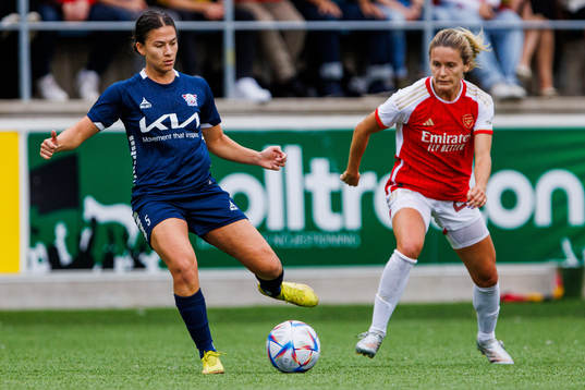 Linköpings Angela Beard och Arsenals Cloé Lacasse