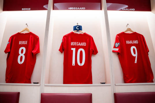 The kits of Sander Berge, Martin Ødegaard and Erling Braut