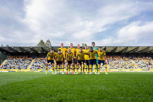 Players of Sweden pose for a team photo