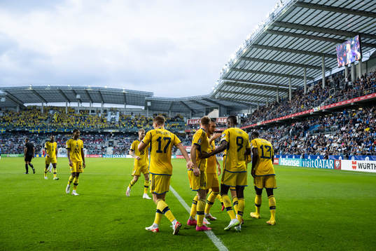 Alexander Isak of Sweden celebrate with teammates