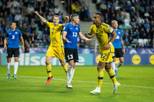 Robin Quaison of Sweden celebrates after scoring 0-4