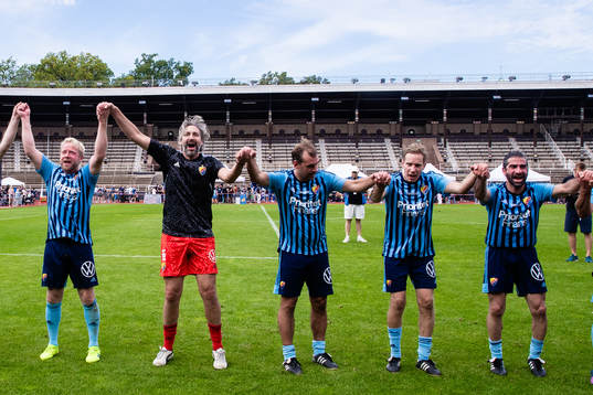 Djurgårdens Mikael Dorsin, målvakt Rami Shaaban, Joel Riddez och Abgar Barsom jublar