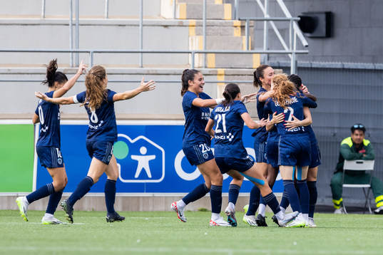 Daphne Corboz of Paris FC celebrate with teammates after scoring 2-3