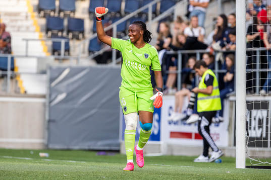 Goalkeeper Chiamaka Nnadozie of Paris FC celebrates