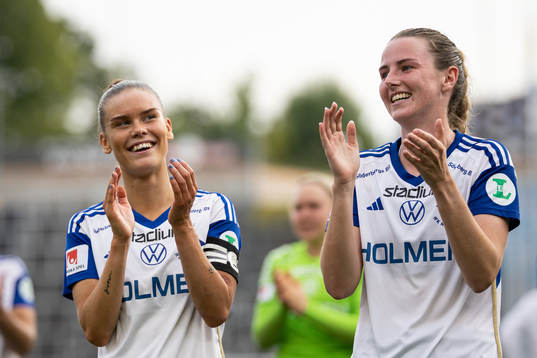 IFK Norrköpings My Cato och Chelsie Dawber jublar