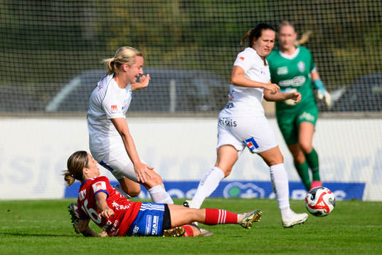 Växjö DFFs Alexandra Jonasson och Vittsjös Katrina Gorry