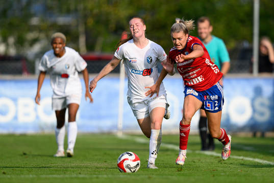 Vittsjös Charlotte Grant och Växjö DFFs Hanna Stokki