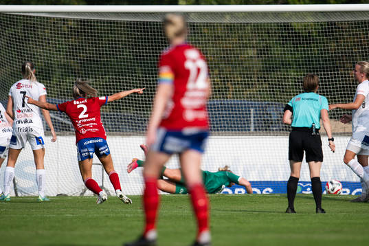 Vittsjös Charlotte Grant gör 1-0 bakom Växjö DFFs