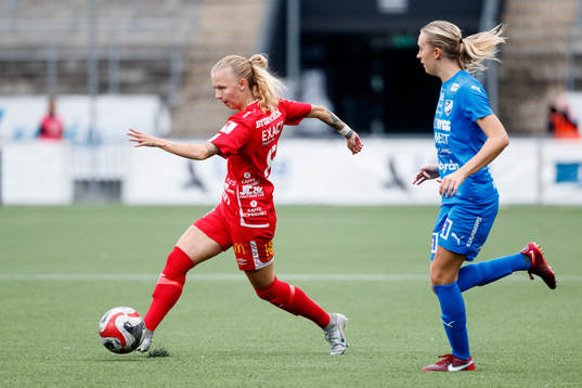 Örebros Nathalie Hoff Persson och Kalmars Maja Landin