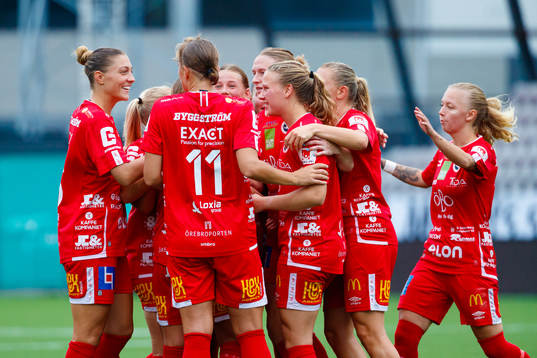 Örebros Maja Bodin jublar efter 1-0