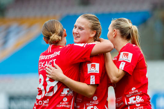 Bla gjennom flere bilder av Fotboll, Damallsvenskan, Örebro - Kalmar