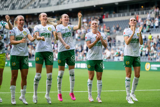 Hammarbys Julia Roddar, Ellen Wangerheim, Matilda Vinberg, Jonna Andersson och Simone Boye Sørensen jublar