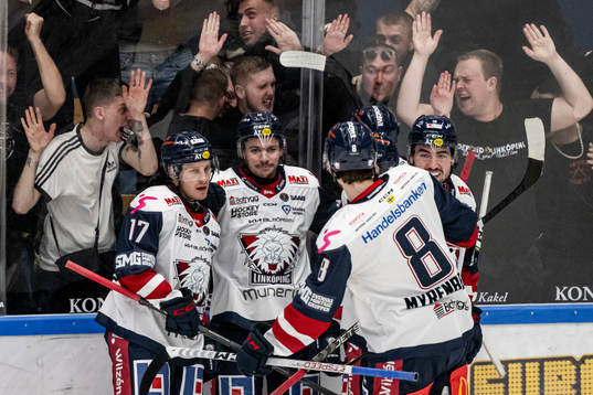 Linköpings Sebastian Strandberg jublar