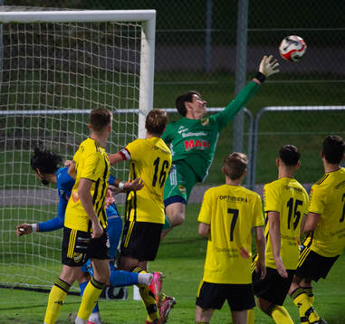 IFK Hässleholms målvakt Victor Stulic boxar bort bollen i matchen i division 2 mellan IFK Hässleholm och Nosaby IF i Hässleholm 15 september 2023.
