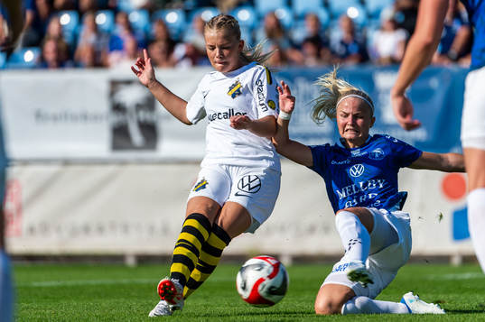 AIKs Matilda Nildén och Trelleborgs Lova Sternfeldt