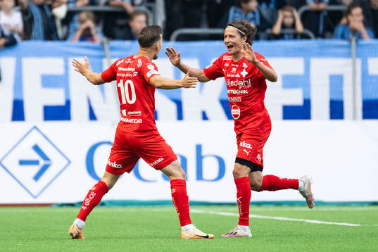 Värnamos Ajdin Zeljkovic jublar med Simon Thern