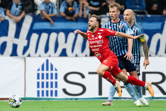 Värnamos Albion Ademi och Djurgårdens Rasmus Schuller