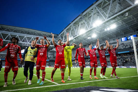 Värnamos spelare jublar
