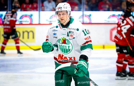 Rögles Rodrigo Abols gör 1-0 och jublar