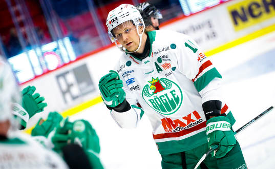 Rögles Rodrigo Abols gör 1-0 och jublar