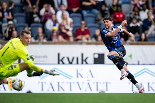 Sirius Wessam Abou Ali gör 4-0 bakom Varbergs målvakt