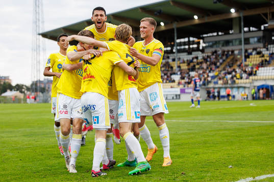 Falkenbergs spelare jublar