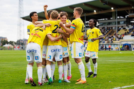 Falkenbergs spelare jublar