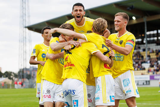 Falkenbergs spelare jublar