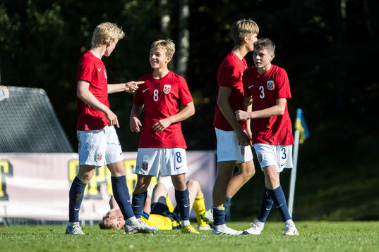 Norges spelarna jublar efter seger 0-1