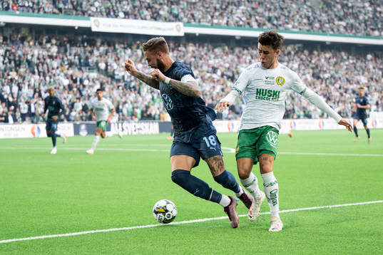 Malmö FFs Pontus Jansson och Hammarbys Marc Llinares Barragan