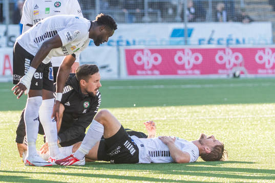 Örebros Daniel Björnquist får våd