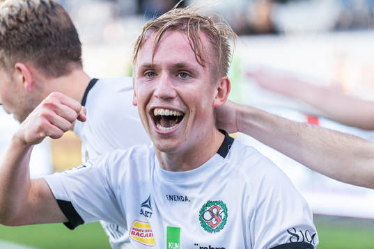 Örebros David Seger jublar