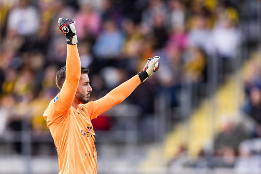 Halmstads målvakt Marko Johansson jublar efter 1-1