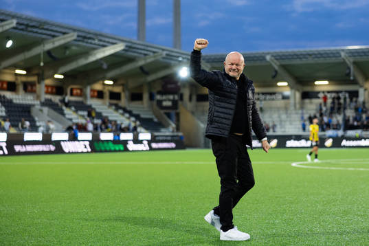 Häckens tränare Per-Mathias Høgmo jublar