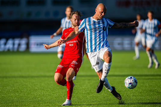 Bård Finne of Brann and Kasper Søndergaard Pedersen of Stabæk