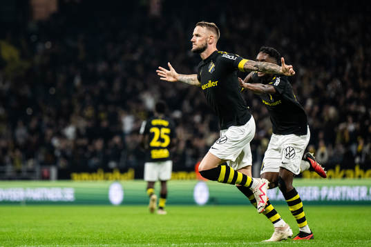 AIKs Alexander Milosevic och Abdihakin Ali jublar