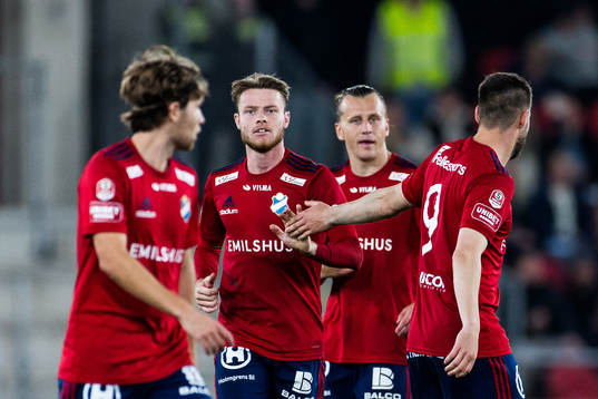 Östers Daniel Ljung och Niklas Söderberg jublar efter 1-2