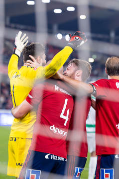 Östers målvakt Miloje Prekovic jublar