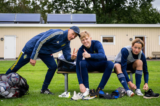 Målvaktstränare Timy Karlsson, målvakt Ossian Brandin och Hjalmar Fredricsson inför en träning