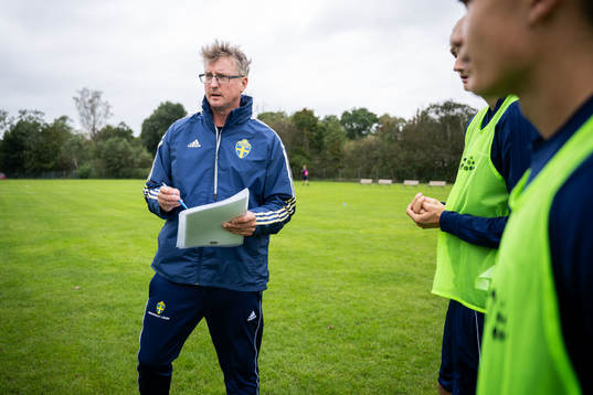 Ledare Anders Wallin vid en träning