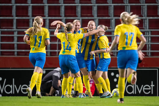 Eskilsminnes spelare jublar