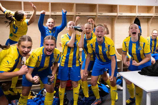 Eskilsminnes spelare jublar