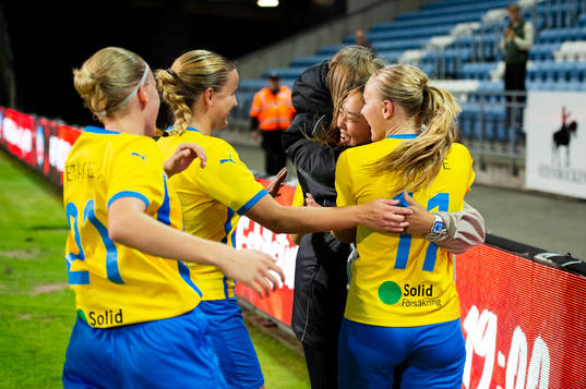 Eskilsminnes spelare jublar