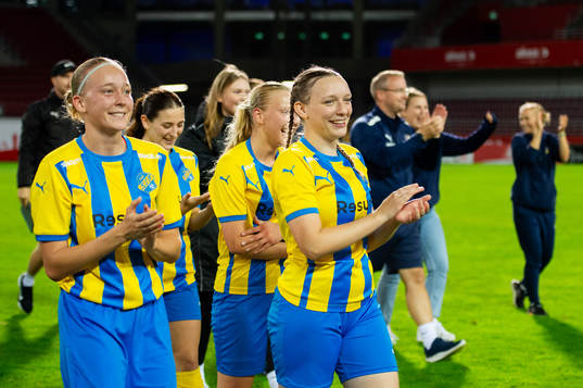 Eskilsminnes spelare jublar