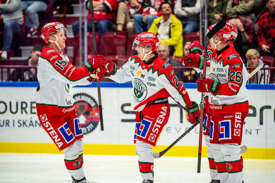 Frölundas Jere Innala jublar med Gustav Rydahl och