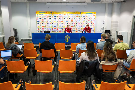 Head coach Peter Gerhardsson and press officer Fredrik