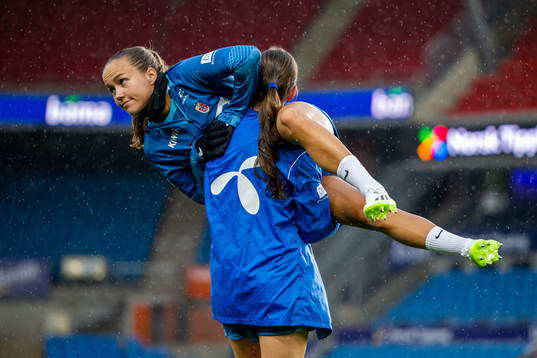 Guro Reiten and Tuva Hansen of the Norwegian women's