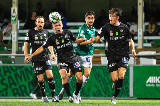 Örebros Kevin Walker, David Seger och Daniel Hultqvist mot